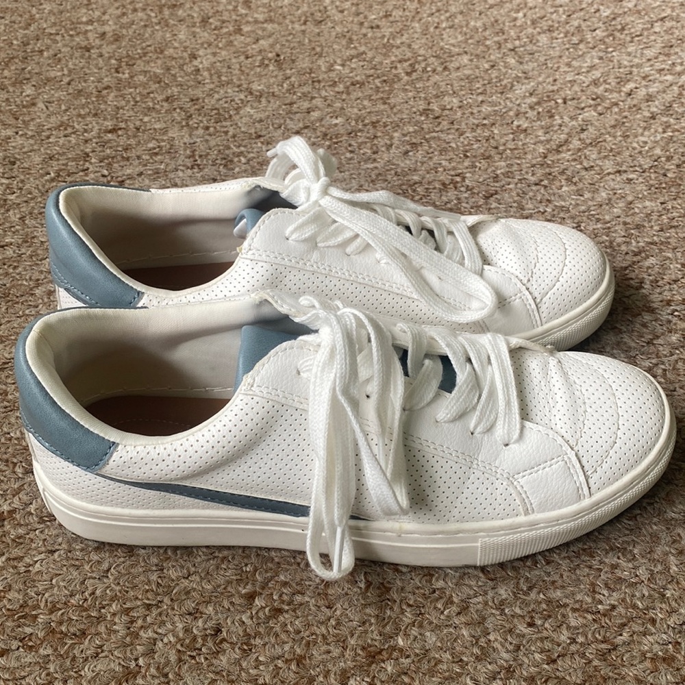 BLACK FRIDAY SALE: White sneakers with blue details